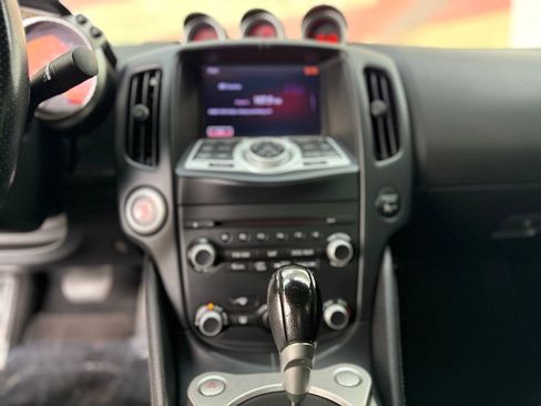 Used 2017 Nissan 370Z w/ Sport Package image 27