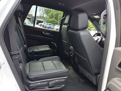 Used 2025 GMC Yukon Denali w/ LPO, Illumination Package RWD image 17