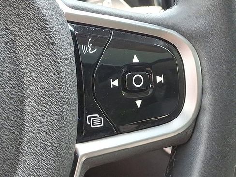 Certified 2025 Volvo XC60 B5 Plus image 19