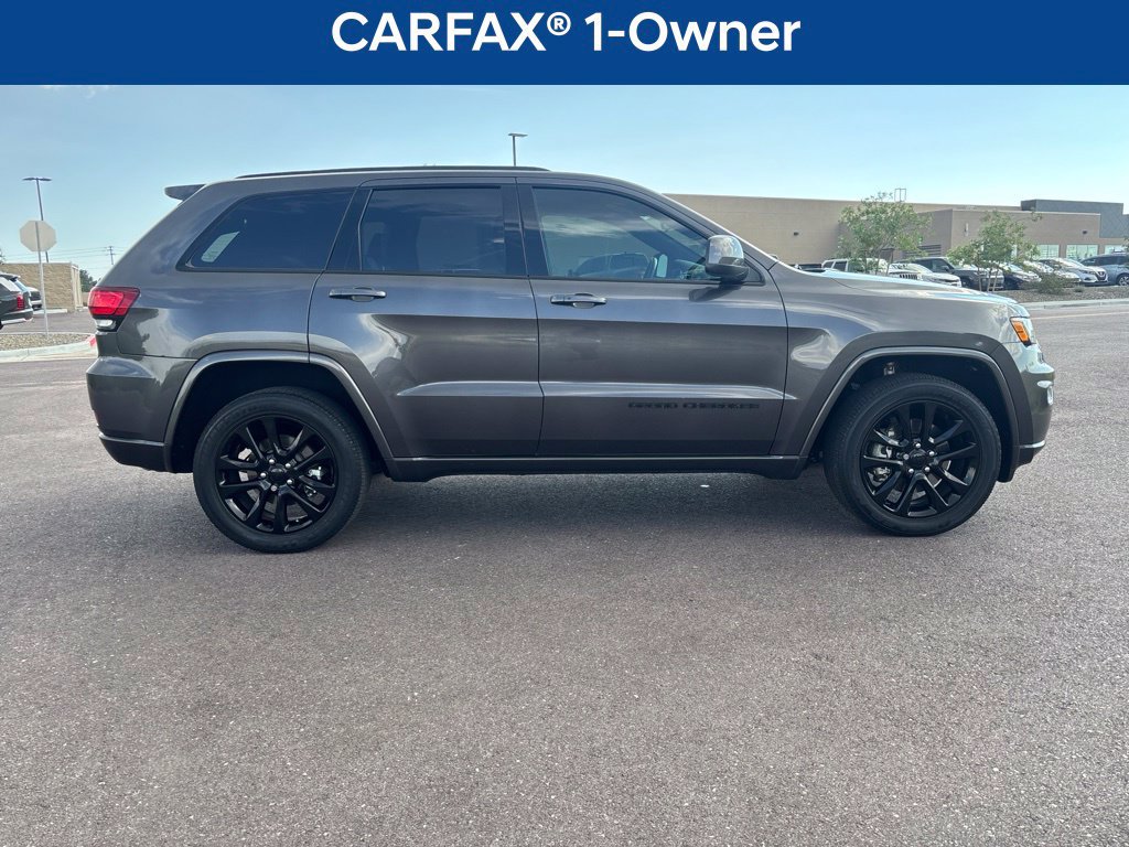 Used 2021 Jeep Grand Cherokee Laredo X AWD/4WD image 3