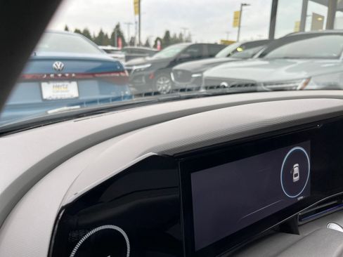 Used 2025 Hyundai Elantra SEL image 34