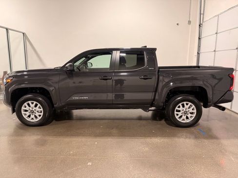 Used 2025 Toyota Tacoma SR5 AWD/4WD image 8