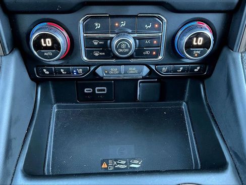 Used 2024 Chevrolet Tahoe High Country image 15