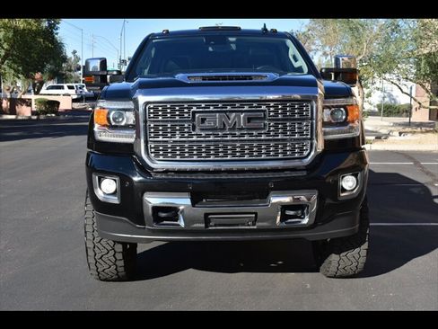 Used 2018 GMC Sierra 3500 Denali image 8