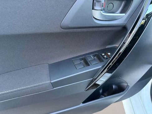 Used 2018 Toyota Corolla iM image 8