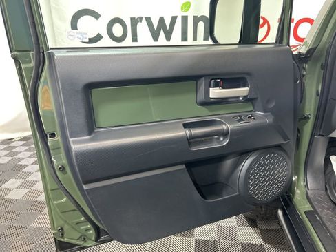 Used 2011 Toyota FJ Cruiser 4WD w/ Trail Teams Special Edition image 18