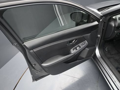 Certified 2025 Nissan Sentra S FWD image 19