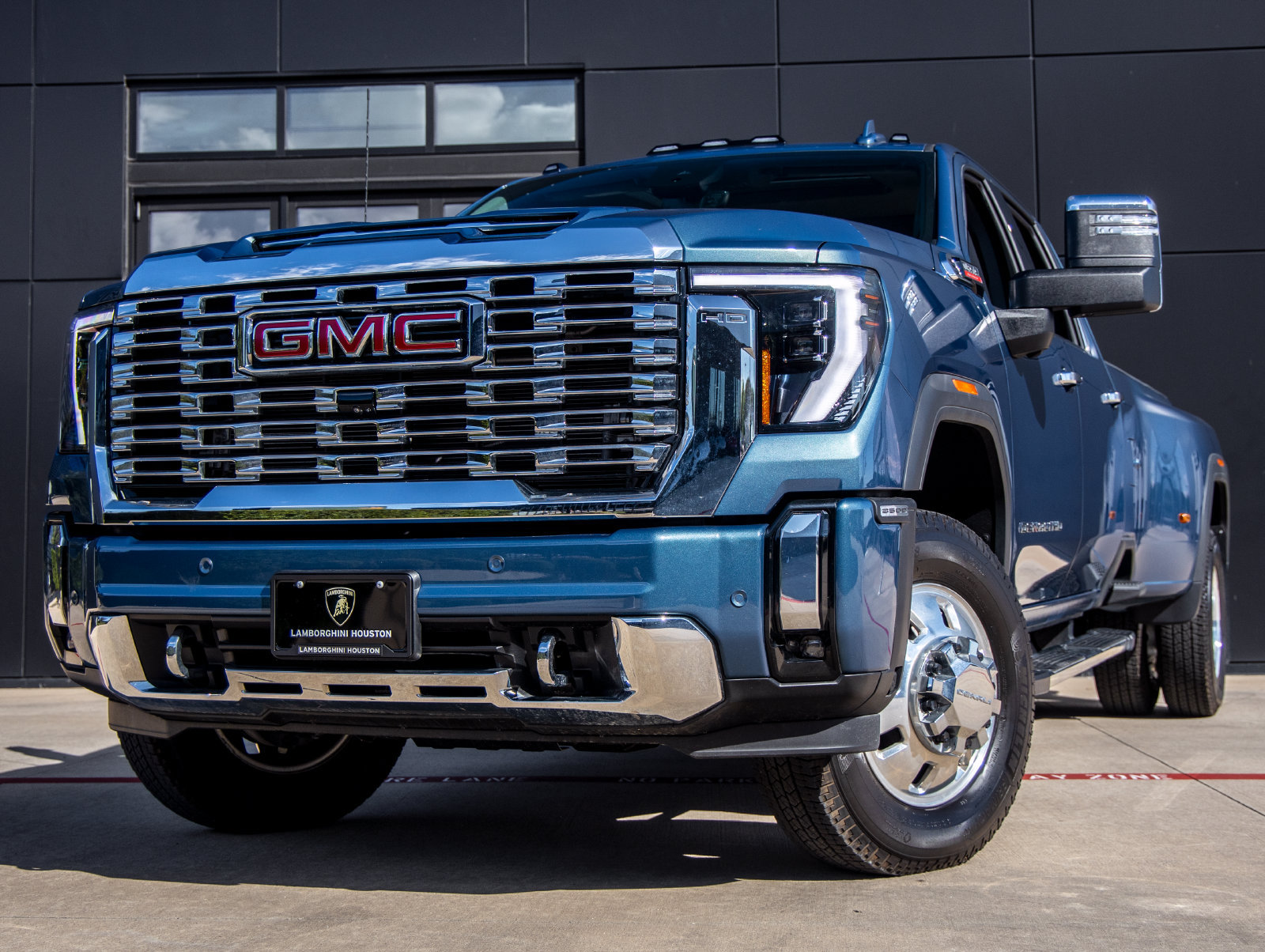 Used 2026 GMC Sierra 3500 Denali w/ Denali Reserve Package AWD/4WD image 1