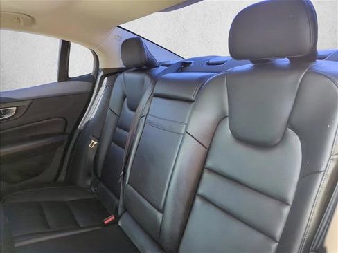 Used 2020 Volvo S60 T6 Momentum image 22