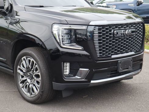 Used 2023 GMC Yukon Denali Ultimate AWD/4WD image 3
