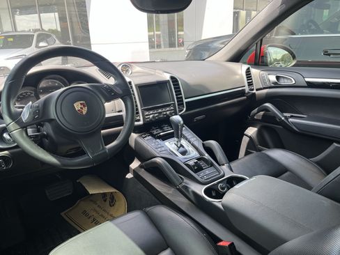 Used 2014 Porsche Cayenne AWD/4WD image 2
