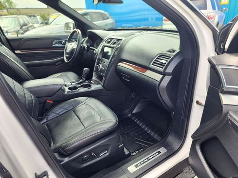 Used 2018 Ford Explorer Platinum AWD/4WD image 35