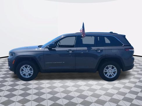Used 2023 Jeep Grand Cherokee Laredo w/ Luxury Tech Group I AWD/4WD image 4