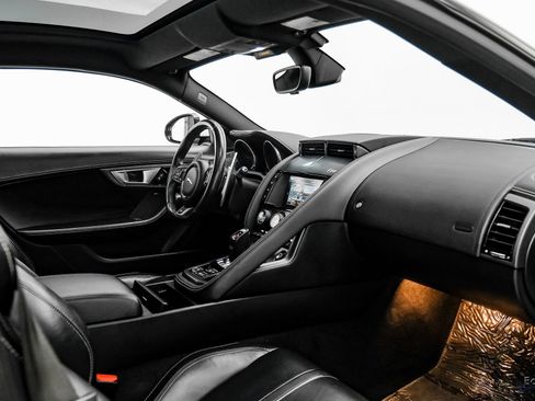 Used 2016 Jaguar F-TYPE R image 43