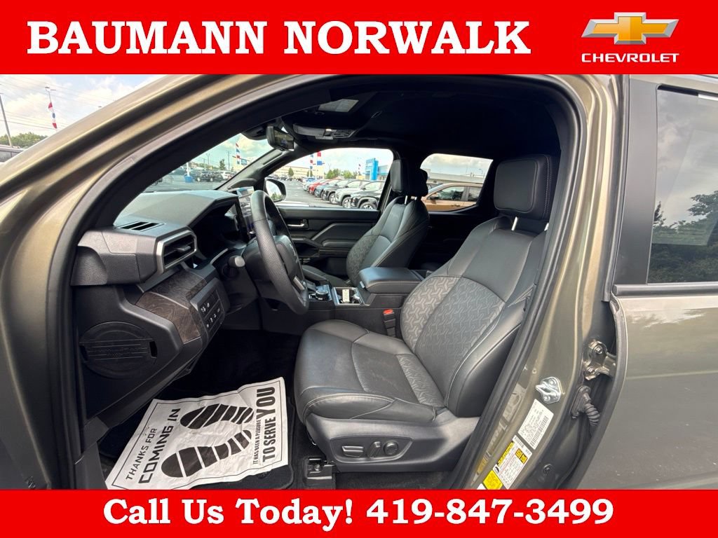 Used 2025 Toyota Tacoma Limited AWD/4WD image 28