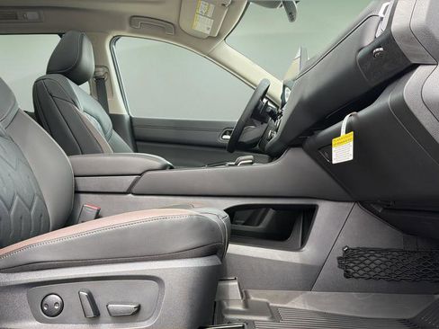 New 2026 Nissan Pathfinder Platinum AWD/4WD image 11