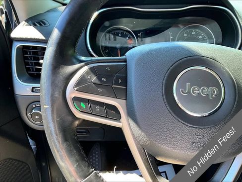 Used 2019 Jeep Cherokee Latitude w/ Cold Weather Group AWD/4WD image 16