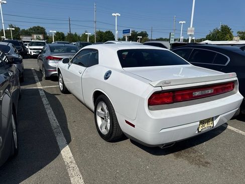 Used 2012 Dodge Challenger SXT RWD image 3