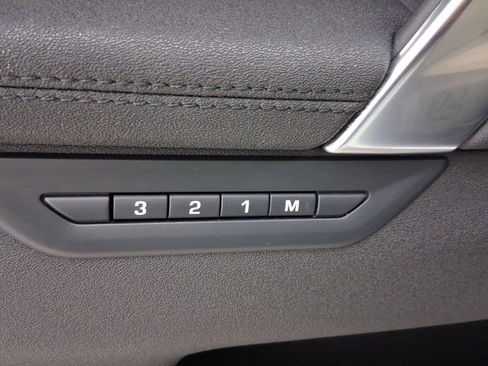 Used 2025 Land Rover Discovery Sport S image 17