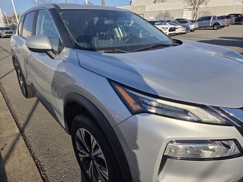 Used 2023 Nissan Rogue SV FWD image 9