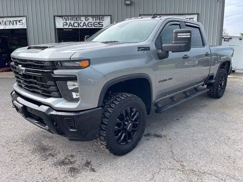 Used 2025 Chevrolet Silverado 2500 Custom w/ Custom Value Package AWD/4WD image 3
