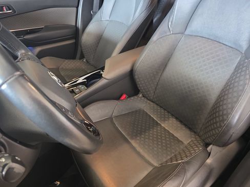 Used 2021 Toyota C-HR Limited FWD image 14