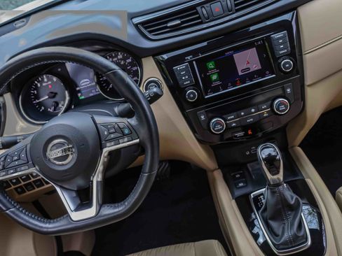 Used 2019 Nissan Rogue SV w/ Premium Package AWD/4WD image 18
