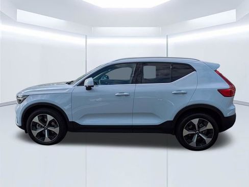 Used 2024 Volvo XC40 B5 Plus AWD/4WD image 7