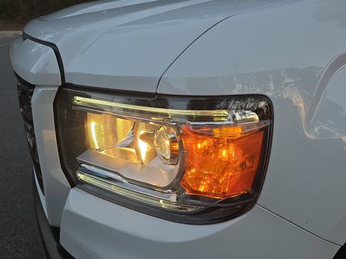 Used 2021 GMC Canyon Elevation image 32