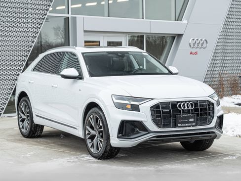 Used 2022 Audi Q8 Premium Plus w/ Premium Plus Package image 2