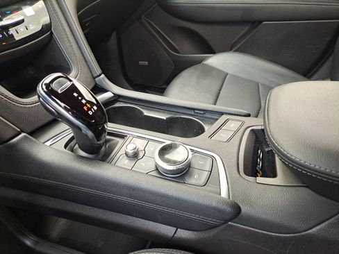 Certified 2022 Cadillac XT5 Sportv w/ LPO, ONYX Package image 25