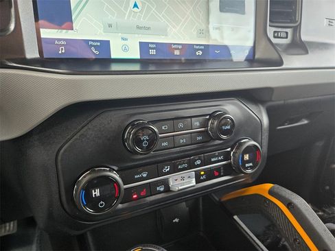 Used 2023 Ford Bronco Badlands image 15