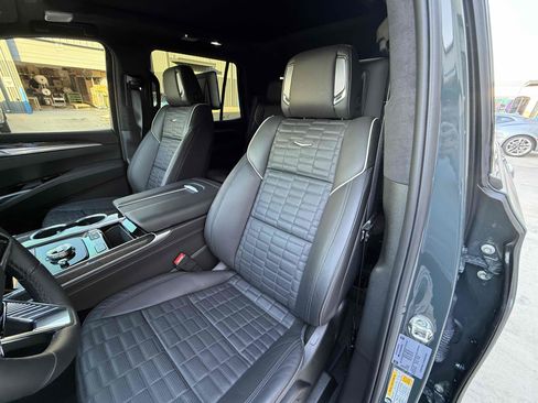 Used 2025 Cadillac Escalade V w/ LPO, ONYX Package image 62
