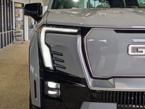 Used 2024 GMC Sierra EV Denali image 10