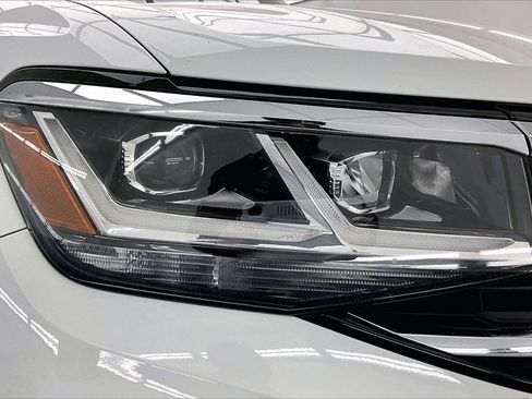 Used 2021 Volkswagen Atlas SEL Premium image 30