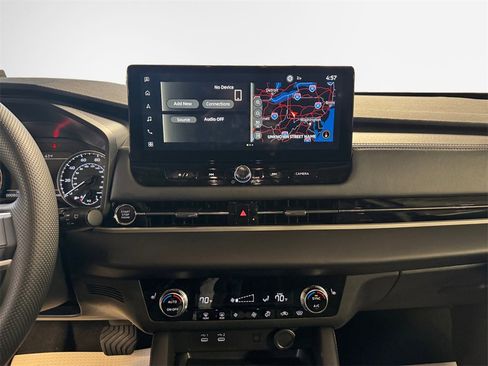 Used 2025 Mitsubishi Outlander SE image 22