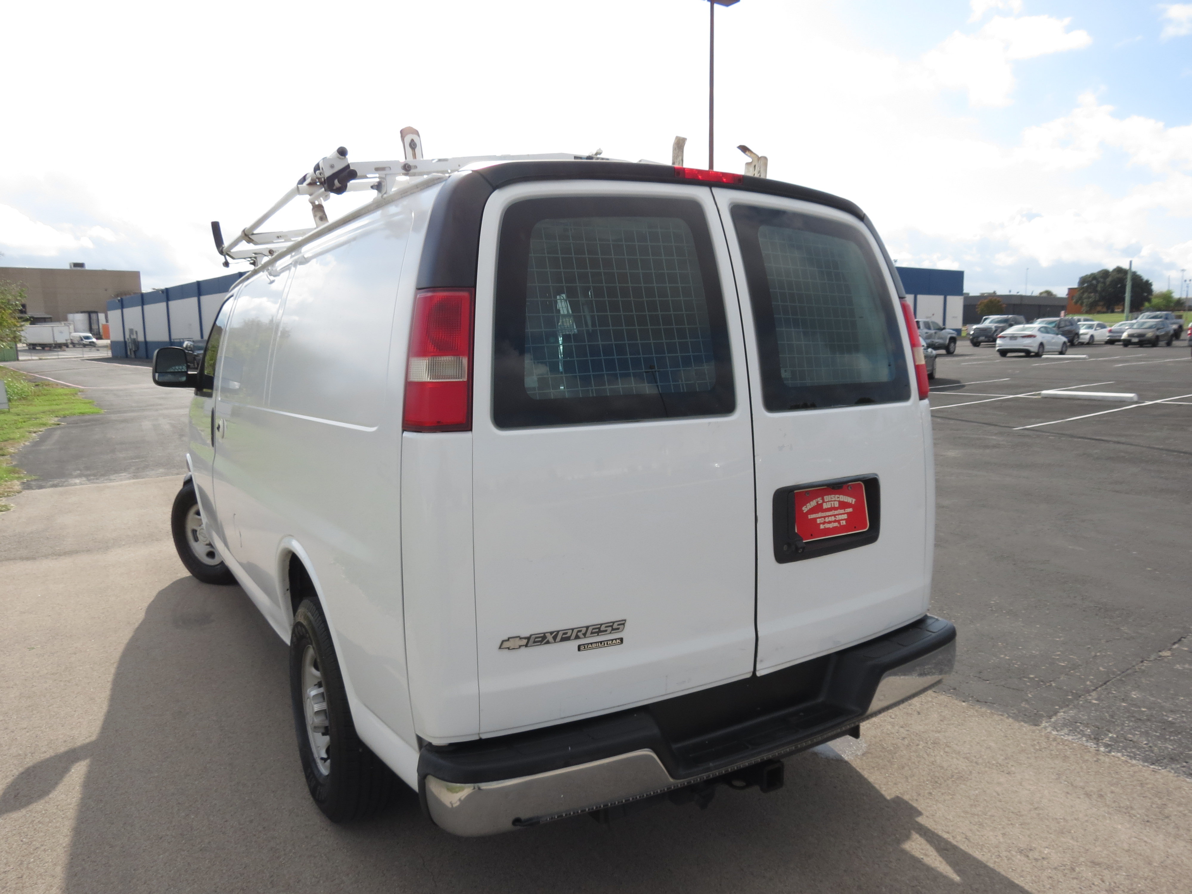 Used 2014 Chevrolet Express 2500 RWD image 3