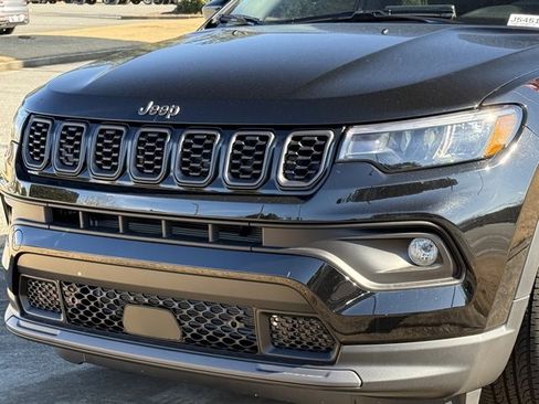 New 2026 Jeep Compass Latitude image 10