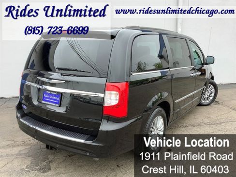 Used 2015 Chrysler Town & Country Touring-L w/ Driver Convenience Group FWD image 6