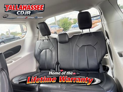 Used 2023 Chrysler Pacifica Touring-L FWD image 28