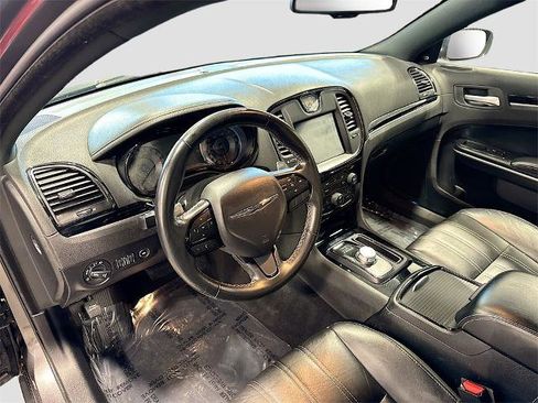 Used 2019 Chrysler 300 S image 9