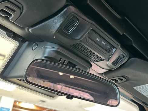 Used 2024 Jeep Wrangler Rubicon w/ Convenience Group image 24