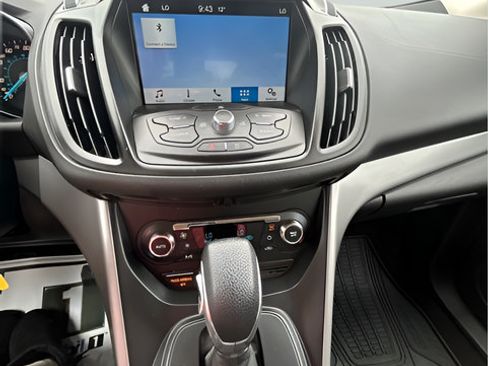 Used 2016 Ford Escape SE w/ Equipment Group 201A AWD/4WD image 17