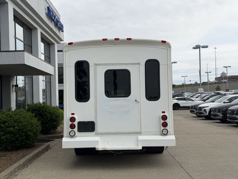 Used 2006 Ford E-450 and Econoline 450 RWD image 6