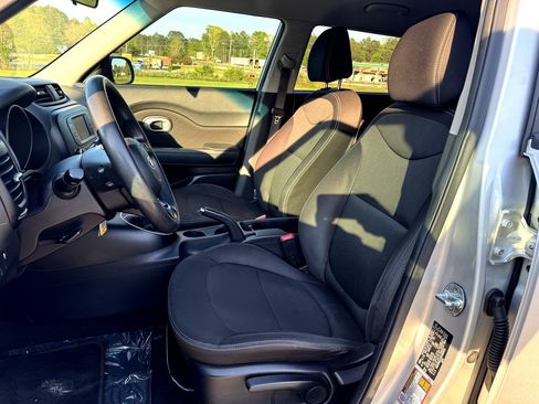 Used 2017 Kia Soul image 3