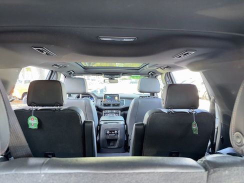 Used 2022 Chevrolet Suburban RST w/ Sport Performance Package image 28