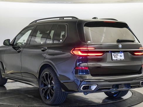 Used 2024 BMW X7 xDrive40i w/ M Sport Package AWD/4WD image 2