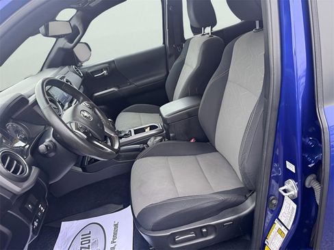 Used 2022 Toyota Tacoma TRD Off-Road image 16