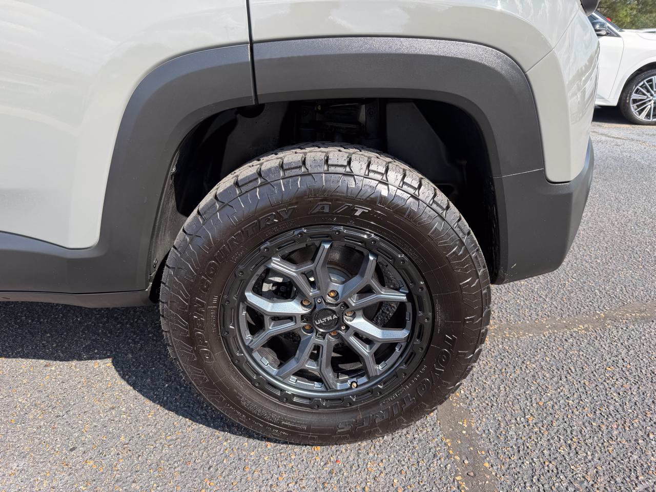 Used 2022 Jeep Renegade Latitude AWD/4WD image 17