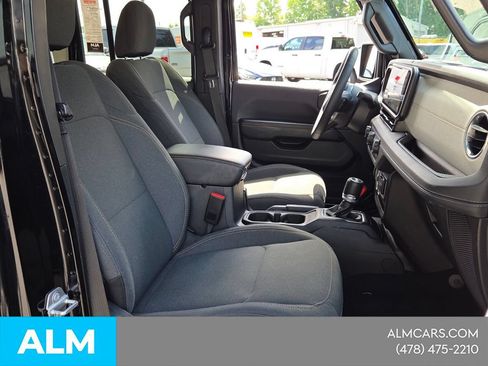 Used 2025 Jeep Wrangler Unlimited Sahara AWD/4WD image 16